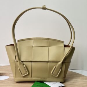 보테가 (징) 아르코 33 핸드백 모던 디자인 베이지 575941