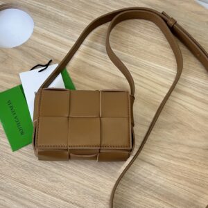 보테가 (징) 미니 카세트 백 브라운