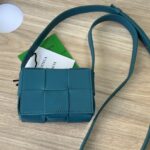 보테가 (징) 미니 크로스백 블루 666688