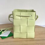 보테가 (징) 미니 백 라이트 그린 680218