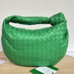 보테가 (징) 조디 미디움 그린 양가죽 백 690225