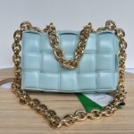 보테가 (징) 체인 숄더백 라이트 블루 631421