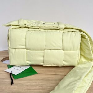 보테가 (징) 카세트 나일론 토푸백 아이보리 628951