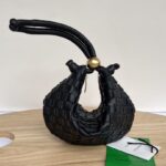 보테가 (징) 턴 701023 블랙 양가죽 숄더백