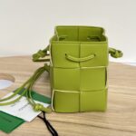 보테가 (징) 물방울 미니 버킷백 라이트 그린 680217