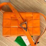 보테가 (징) 캐세트 삼각扣 오일 왁스 소가죽 크로스백 오렌지 667298