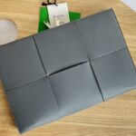 보테가 (징) 대형 편직 단일 지퍼 손목 가방 그레이 680169