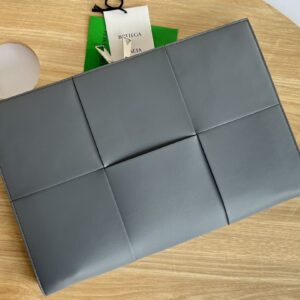 보테가 (징) 대형 편직 단일 지퍼 손목 가방 그레이 680169