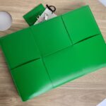 보테가 (징) 대형 편직 단일 지퍼 손목 가방 그린 680169