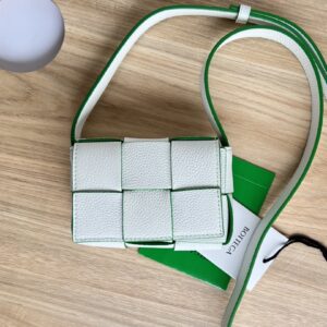 보테가 (징) 미니 카세트 백 아이보리 그린 666688