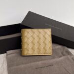 보테가 (징) 중간 폭 편직 단지갑 올리브 605721