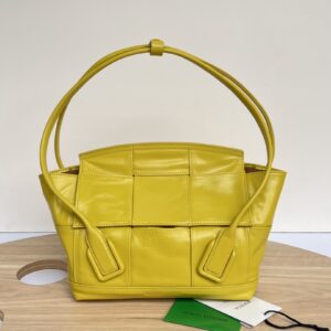 보테가 (징) 아르코 33 오일 왁스 소가죽 토트백 옐로우 P1150