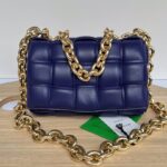 보테가 (징) 체인 퀼팅 미니백 네이비 631421