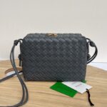 보테가베네타 (징) 업그레이드 버전 더블 지퍼 편직 사각백 그레이 680225