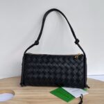 보테가 (징) 2022 신상 엮은 팔짱 가방 블랙 701025