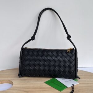 보테가 (징) 2022 신상 엮은 팔짱 가방 블랙 701025