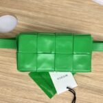 보테가 (징) 더 벨트 카세트 그린 유광 소가죽 백 651053