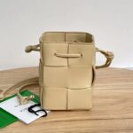 보테가 (징) 미니 백 크림 680217