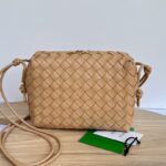 보테가 (징) 업그레이드 버전 더블 지퍼 편직 사각백 베이지 680225