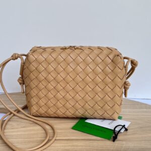 보테가베네타 (징) 업그레이드 버전 더블 지퍼 편직 사각백 베이지 680225