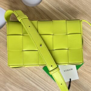 보테가 (징) 카세트 위빙 마법 큐브백 네온 그린