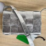 보테가 (징) 카세트 매트릭스 백 실버 578004