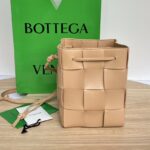 보테가 (징) 미니 백 크림 680218