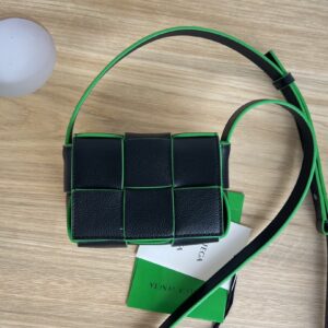 보테가 (징) 미니 크로스백 블랙 그린 666688