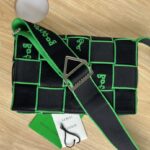 보테가 (징) 체커 패턴 크로스백 블랙 680513