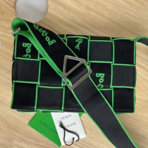 보테가 (징) 체커 패턴 크로스백 블랙 680513