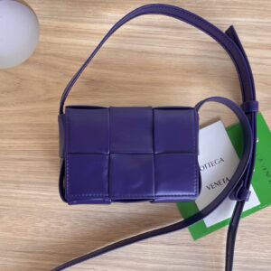 보테가 (징) 미니 카세트 백 퍼플 오일 왁스 가죽 667048