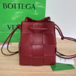 보테가 (징) 대형 양가죽 물통백 브릭 680218