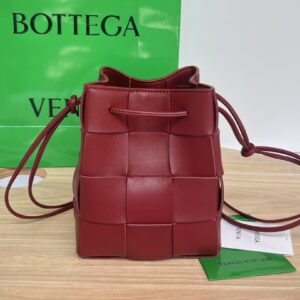 보테가 (징) 대형 양가죽 물통백 브릭 680218