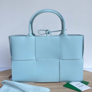 보테가 (징) 토트백 대형 아이스 블루609175