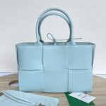 보테가 (징) 미니 토트백 아이스 블루 652876