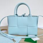 보테가 (징) 미니 토트백 소가죽 하늘색