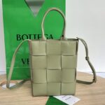 보테가 (징) 카세트 미니 토트 그린 양가죽 709341