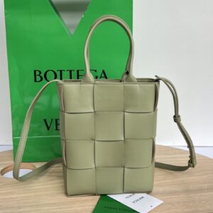 보테가 (징) 카세트 미니 토트 그린 양가죽 709341