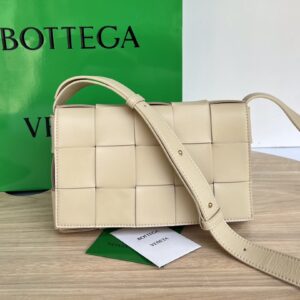 보테가 (징) 카세트 위빙 백 아이보리