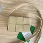 보테가 (징) 미니 카세트 백 베이지