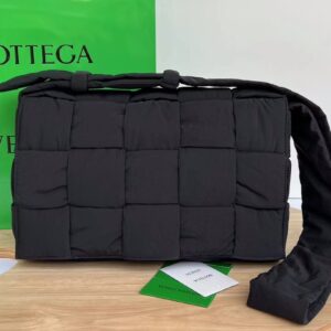 보테가 (징) 카세트 대형 블랙 나일론 백 70529