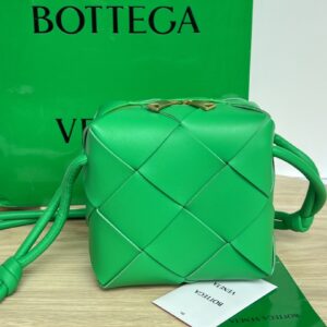 보테가 (징) 카세트 카메라백 그린 701915