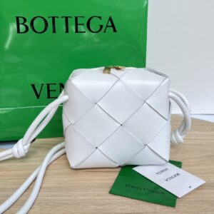 보테가 (징) 카세트 카메라백 화이트 701915