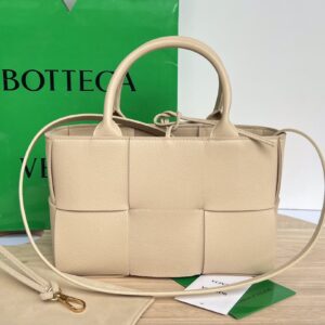 보테가 (징) 미니 토트 베이지 소가죽 709337