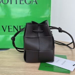 보테가 (징) 물방울 미니 버킷백 블랙 680217