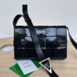 보테가 (징) 카세트 삼각扣 오일 왁스 소가죽 백 블랙 667298