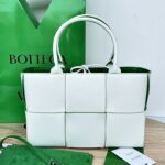 보테가 (징) 아르코 토트 멀티컬러 소가죽 백 화이트 P1080