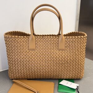 보테가 (징) 카바트 대형 쇼핑백 베이지 608811