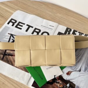 보테가 (징) 더 벨트 카세트 크로스백 아이보리 651053