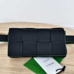 보테가 (징) 카세트 웨이스트백 그린 710141 블랙